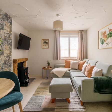 Squirrel Bank, With A Hot Tub & Parking Villa Bowness-on-Windermere Exteriör bild