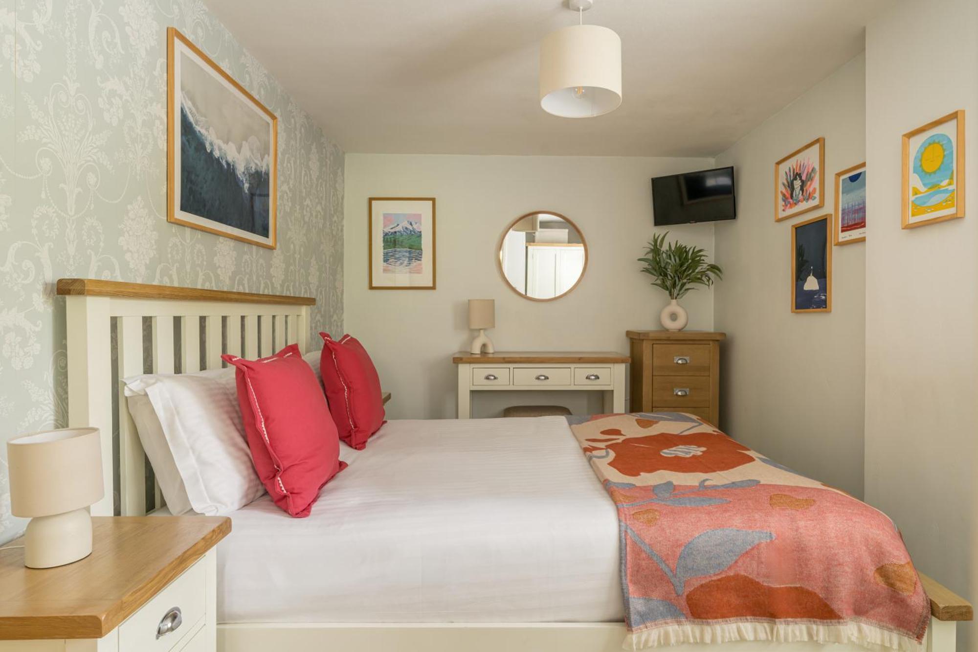 Squirrel Bank, With A Hot Tub & Parking Villa Bowness-on-Windermere Exteriör bild