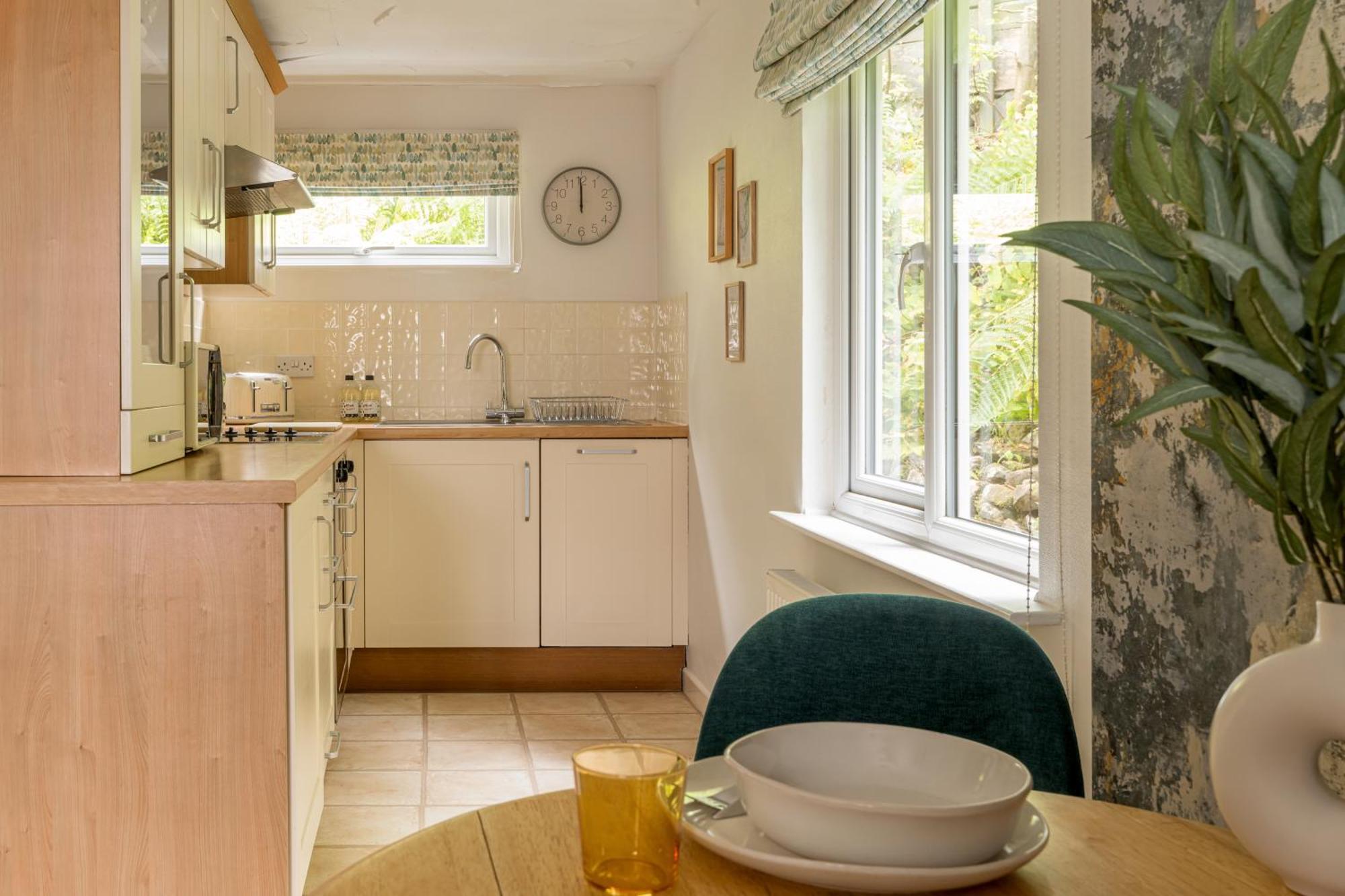 Squirrel Bank, With A Hot Tub & Parking Villa Bowness-on-Windermere Exteriör bild