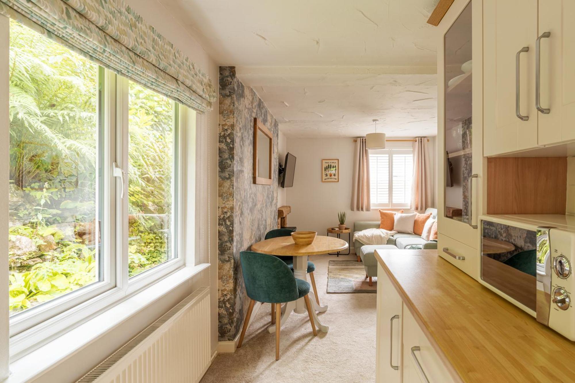 Squirrel Bank, With A Hot Tub & Parking Villa Bowness-on-Windermere Exteriör bild